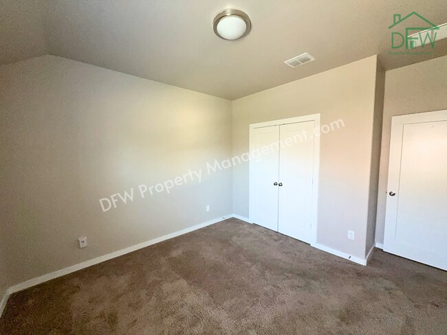 Building Photo - 2508 Shakopee St