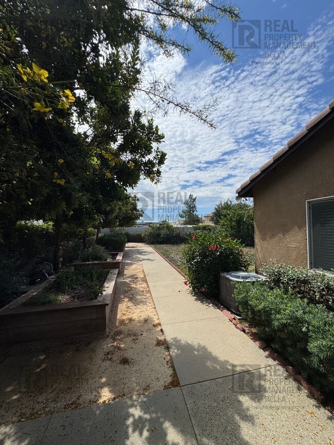 Building Photo - 31372 McKenna Ct