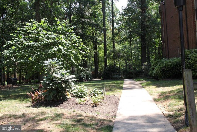 Building Photo - 3360 Woodburn Rd