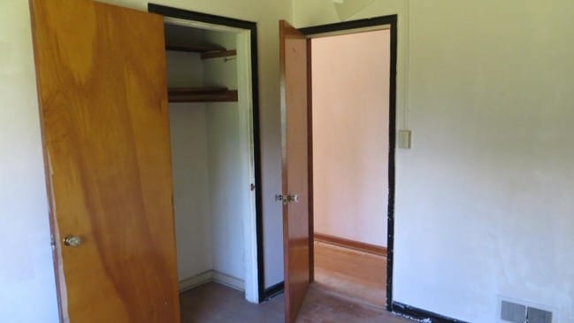 Building Photo - 2105 Lakeview Ave