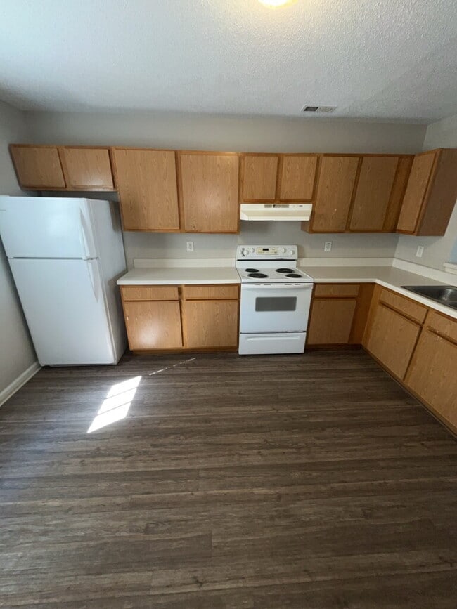 Building Photo - 1094 W Pueblo Dr