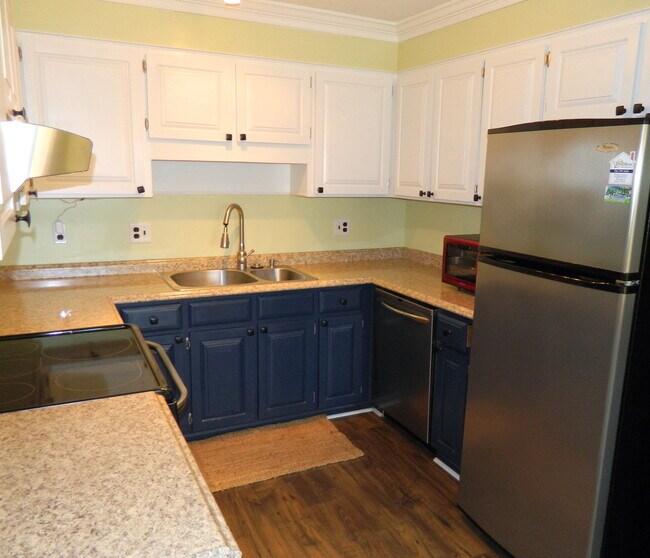 Building Photo - 230 Ronstadt Dr