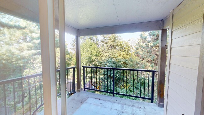Building Photo - West Linn - Linnwood Heights, Stylish Cond...