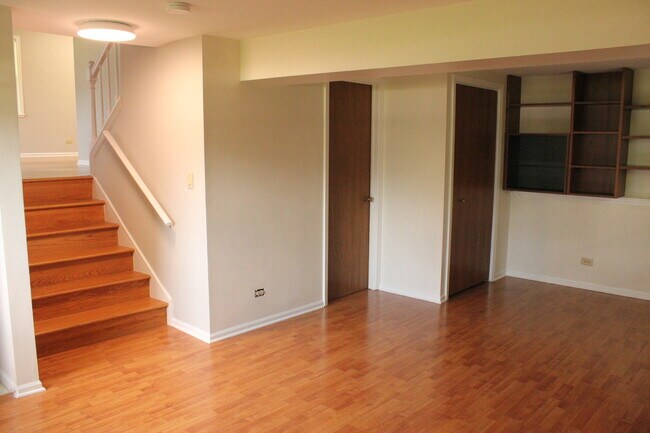 Building Photo - 410 Ashwood Ct