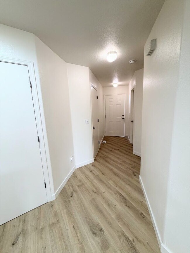 Building Photo - Fontana Duplexes