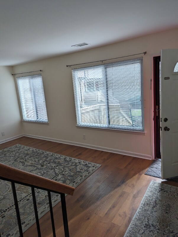 Building Photo - 2494 Glengyle Dr