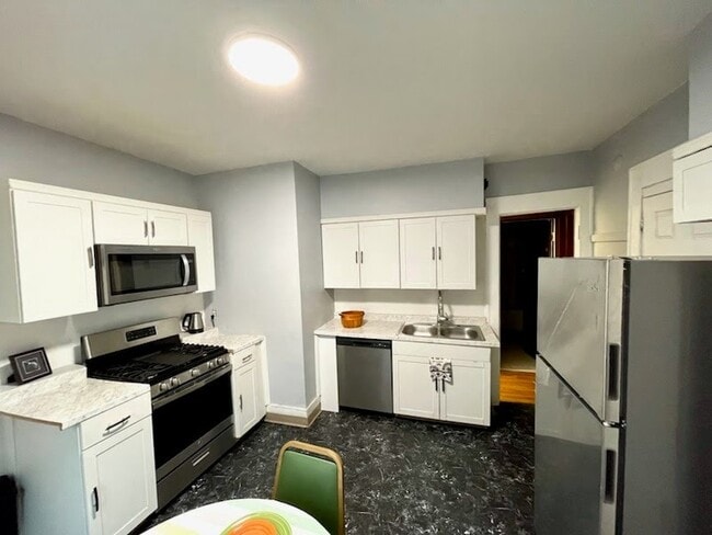 Building Photo - 916 Ackerman Ave