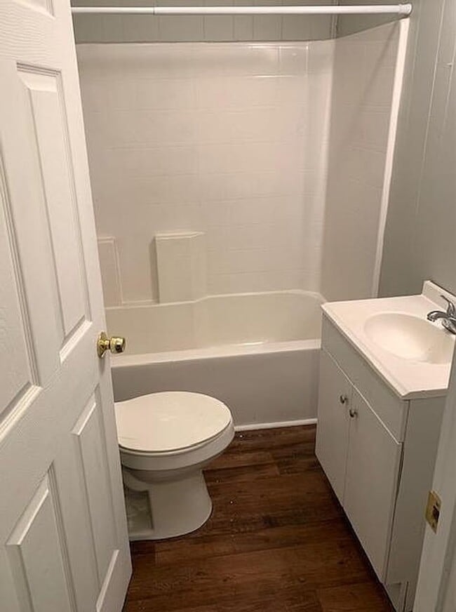Building Photo - COMING SOON BEMIS LOCATION-  GREAT 2 BEDROOM HOME!!!!!