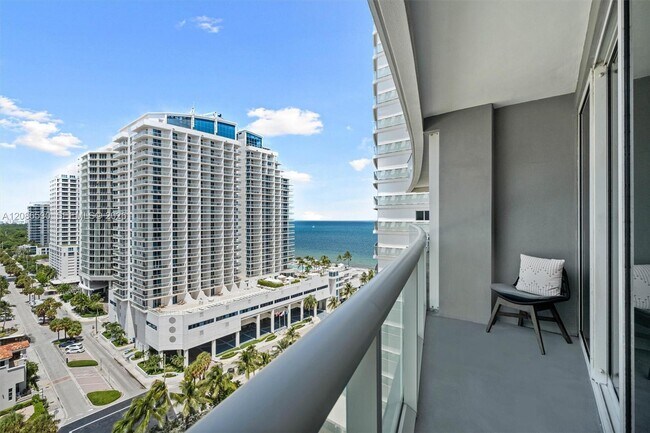 Building Photo - 3101 Bayshore Dr
