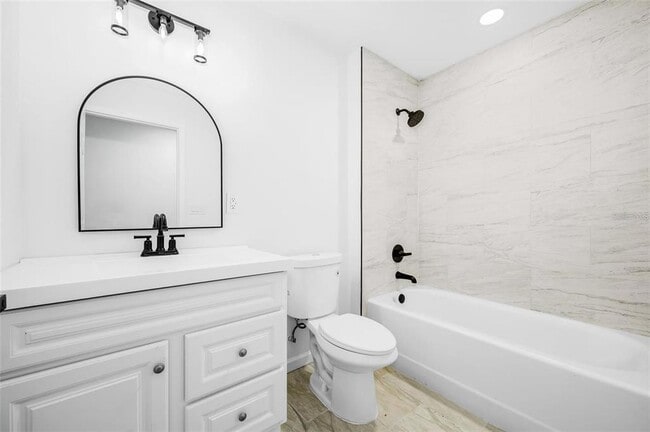 Building Photo - 1523 NE 1st Ave