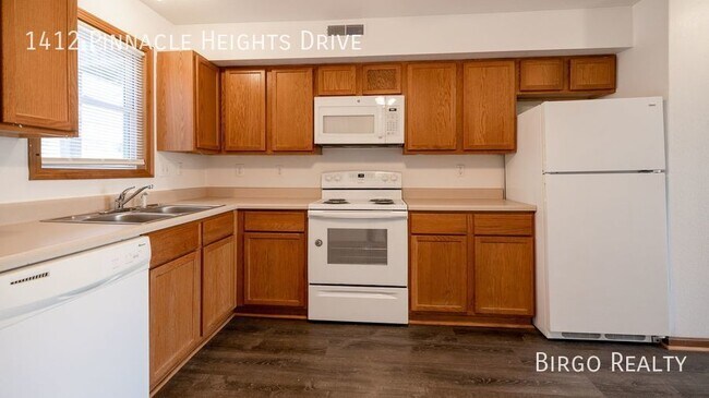 Building Photo - Move in Special! First Month's Rent is Fre...