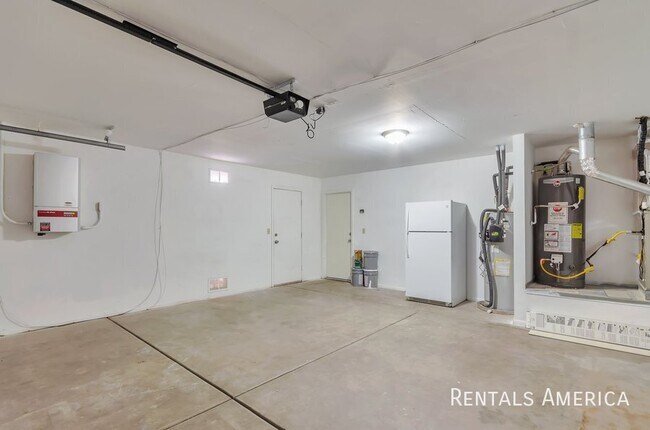 Building Photo - 9616 E Banbridge St