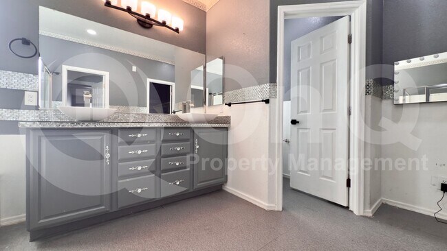 Building Photo - 45513 W Starlight Dr