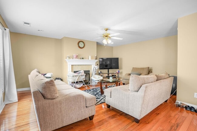 Building Photo - 4317 Saron Dr