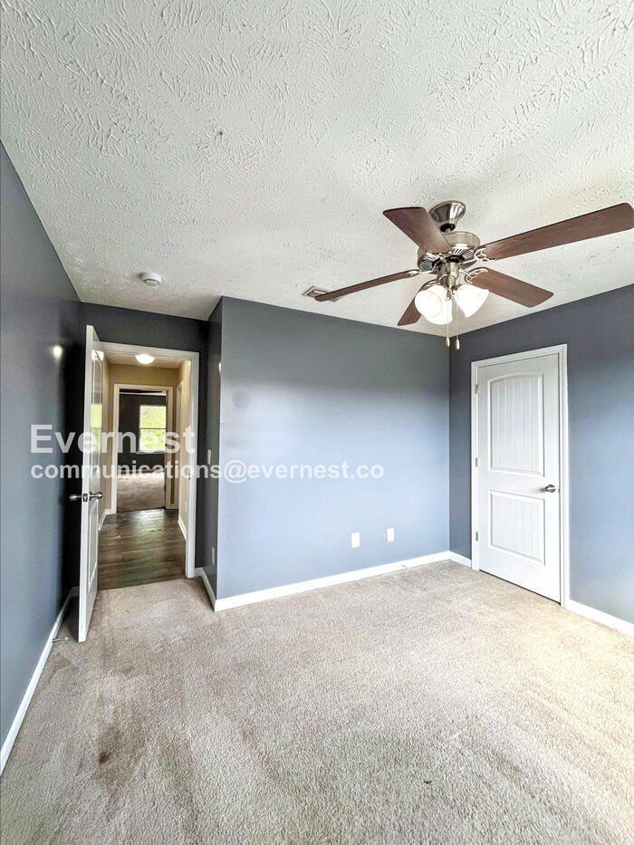 Building Photo - 441 Vailview Dr