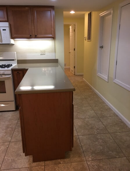 … kitchen … - 472 Yaphank Middle Island Rd