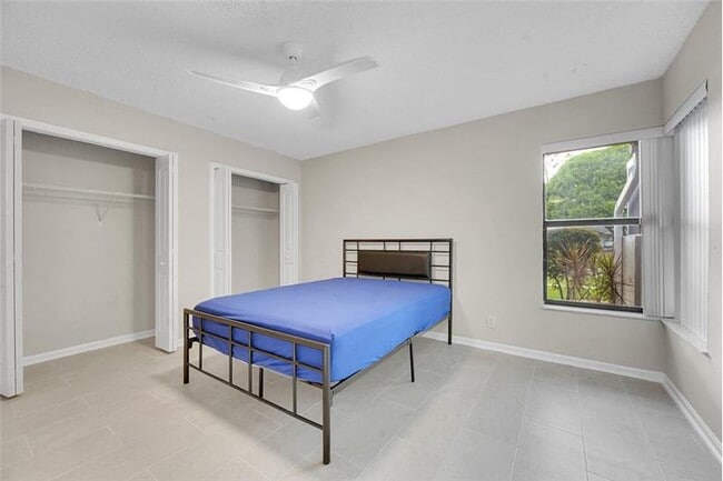 Building Photo - 614 Azure Ave