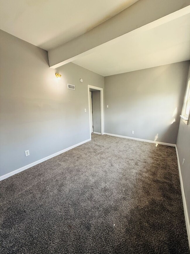 Building Photo - 5345 Wells Ave