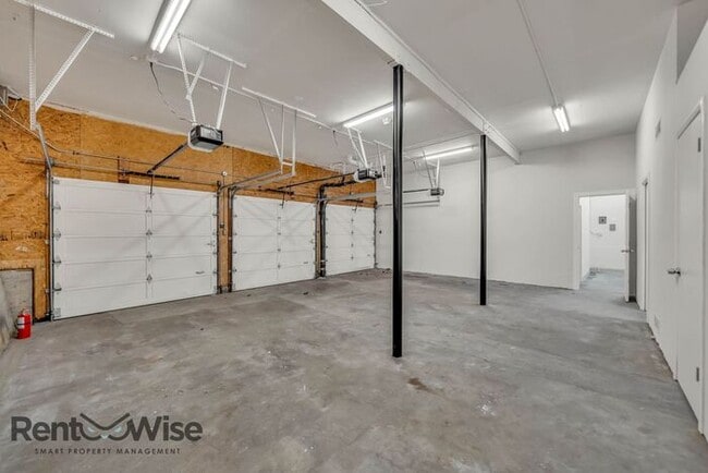 Building Photo - 1600 5th Ave