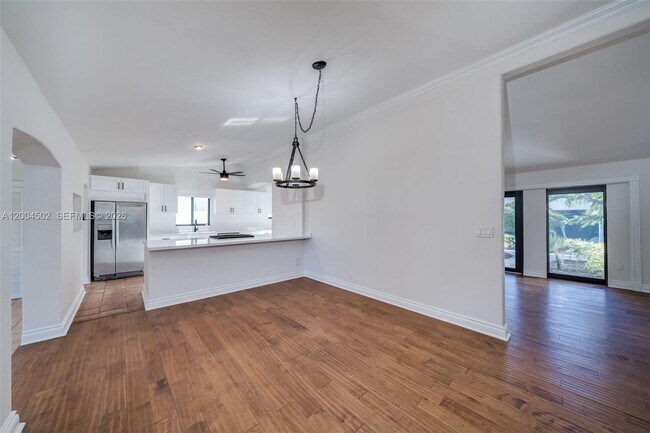 Building Photo - 1704 SW 5th Ct