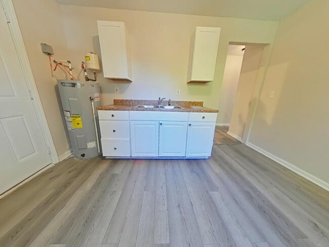 Building Photo - 337 Ennis St