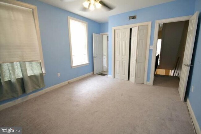 Building Photo - 219 Hermitage St