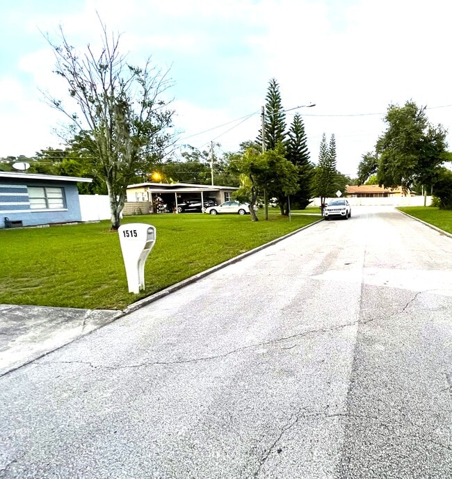 Building Photo - 1515 Sawyerwood Ave