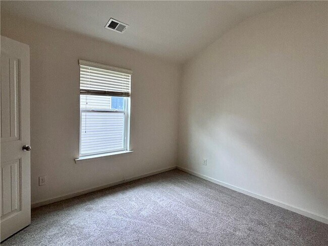 Building Photo - 613 Stonehurst Ln