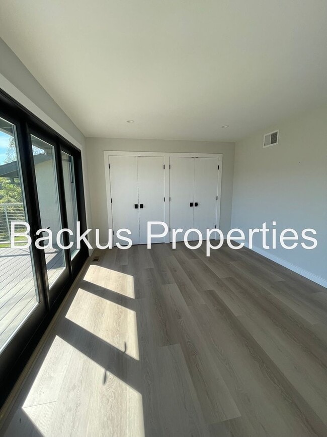 Building Photo - Wonderful three bedroom home with great views