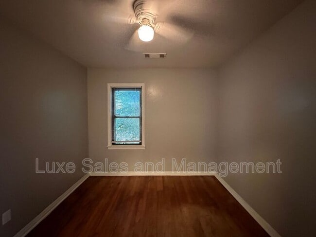 Building Photo - 3409 Willow Creek Dr