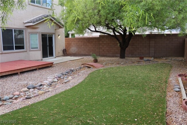 Building Photo - 2404 Alma Lidia Ave