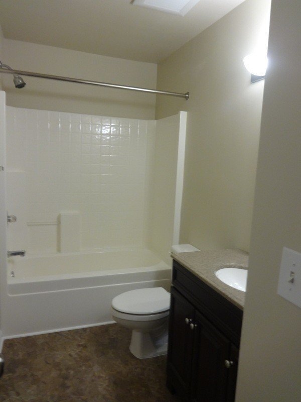 Building Photo - 402 Cliffview Ct