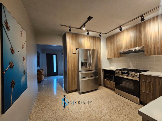 Building Photo - Classy Modern Renovation Home... true 3/2 ...