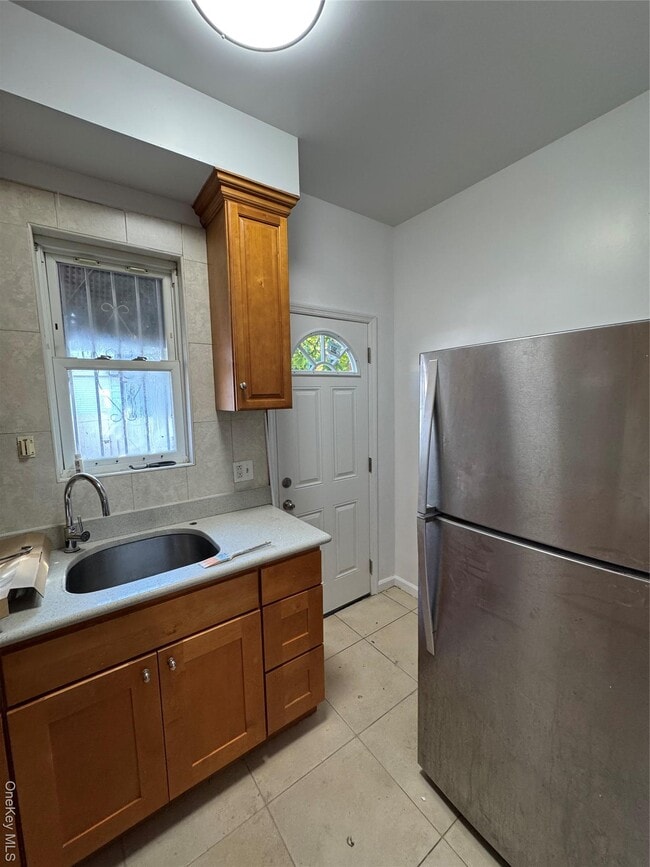 Building Photo - 62-21 Dry Harbor Rd