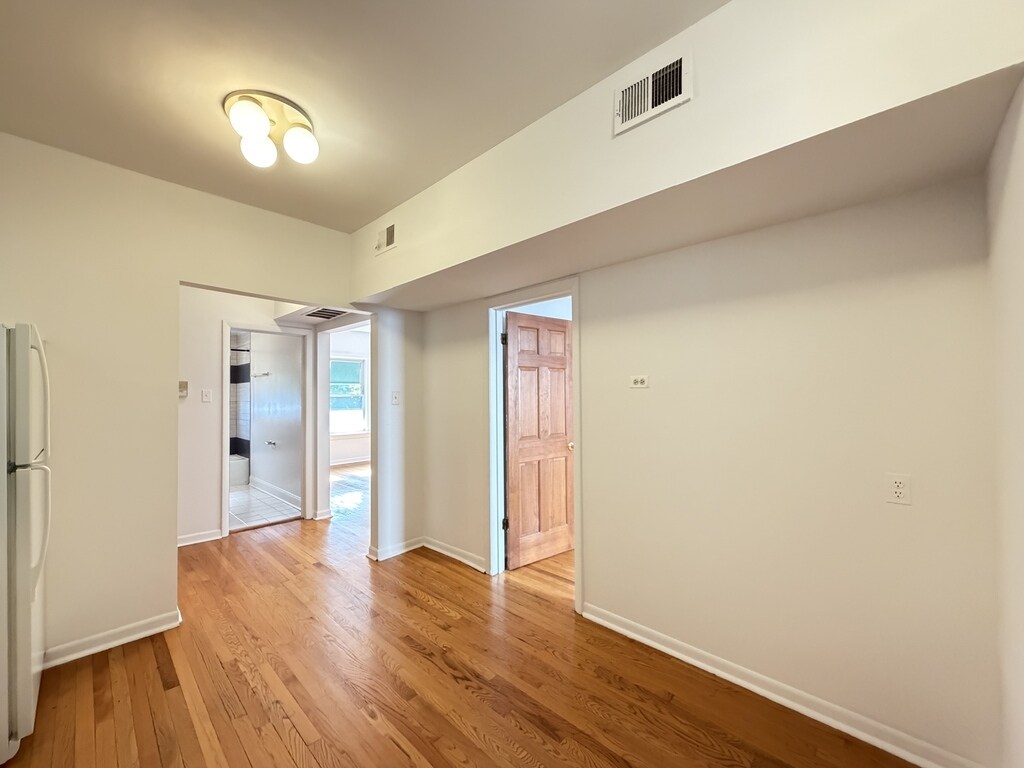 Building Photo - 4407 N Paulina St