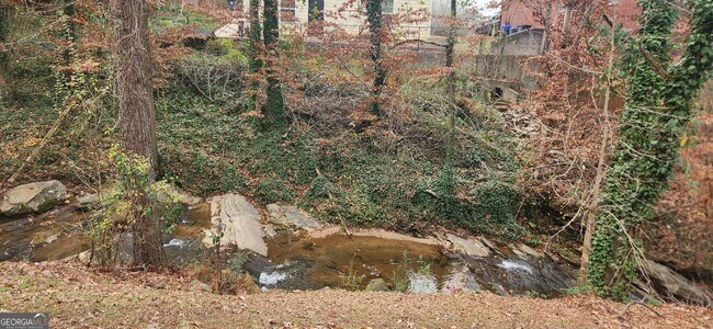 Building Photo - 201 Reeves Creek Way