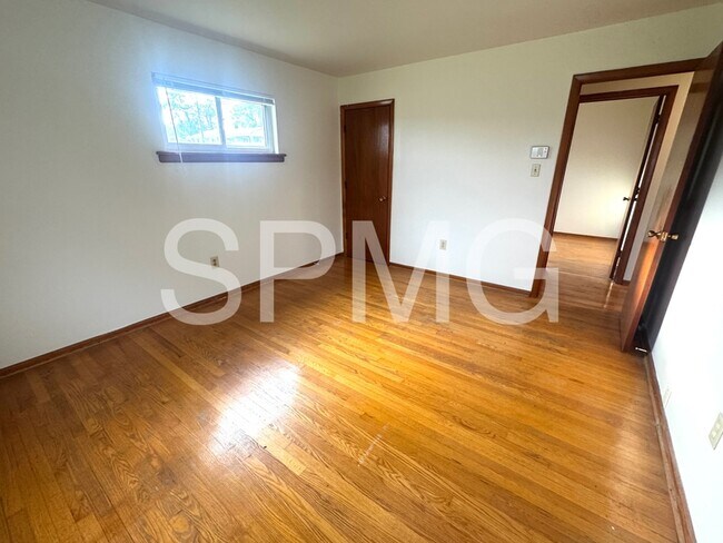 Building Photo - 3726 Rolling Hill Ave NW