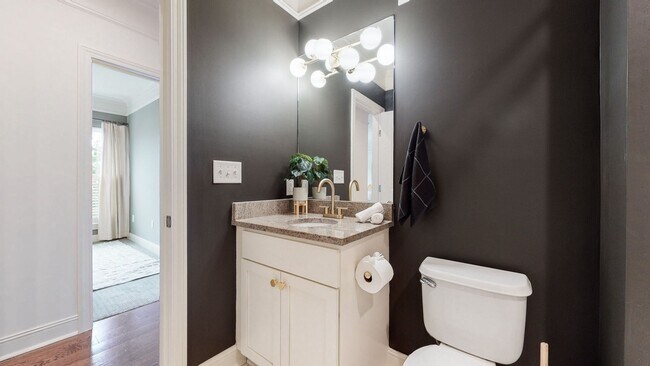 Building Photo - Amazing East Nashville 2 Bed/ 2 Bath Condo...