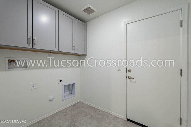 Building Photo - 10611 W Halsey Dr