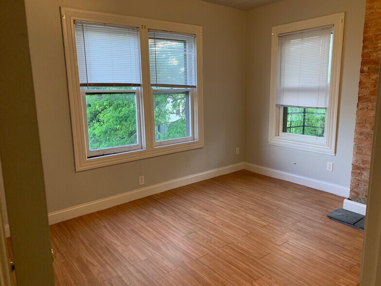 Building Photo - 2372 Harper Ave