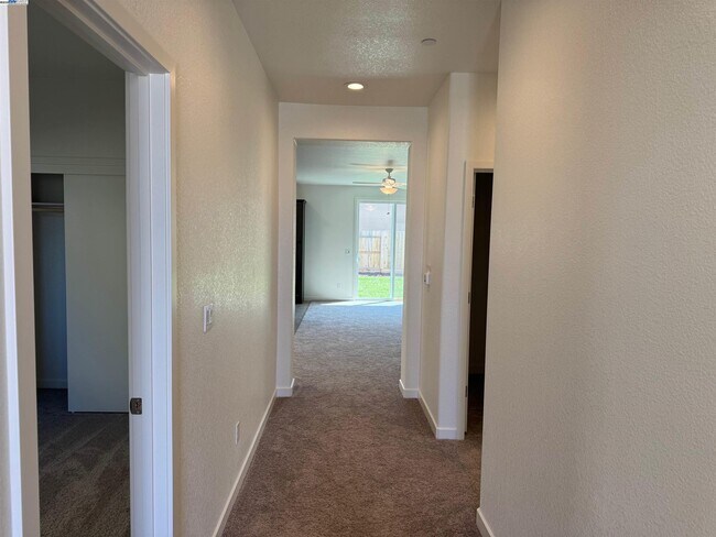 Building Photo - 4671 Irma Dr