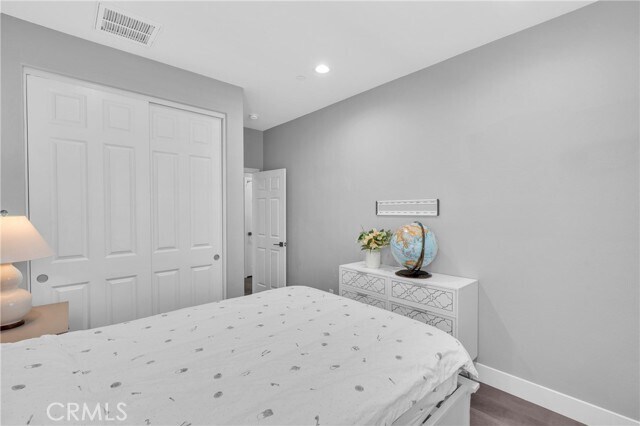 Building Photo - 230 Bright Poppy