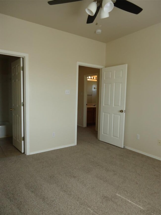 Building Photo - 2847 Southampton Way