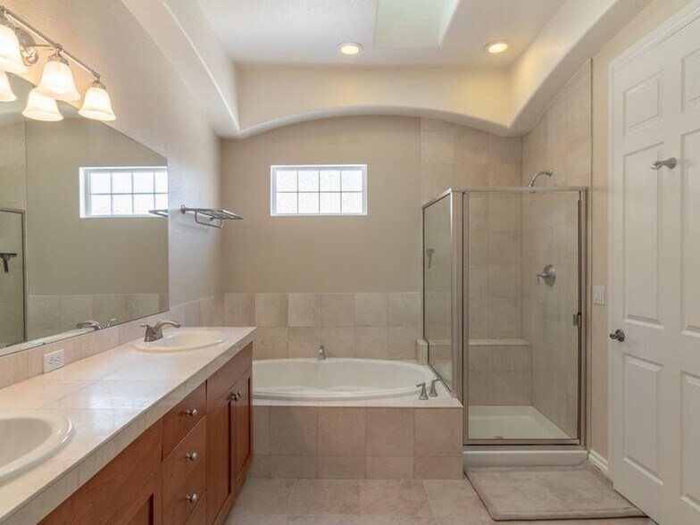 Building Photo - 40 Madison St