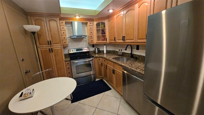 Building Photo - 300 Bayview Dr