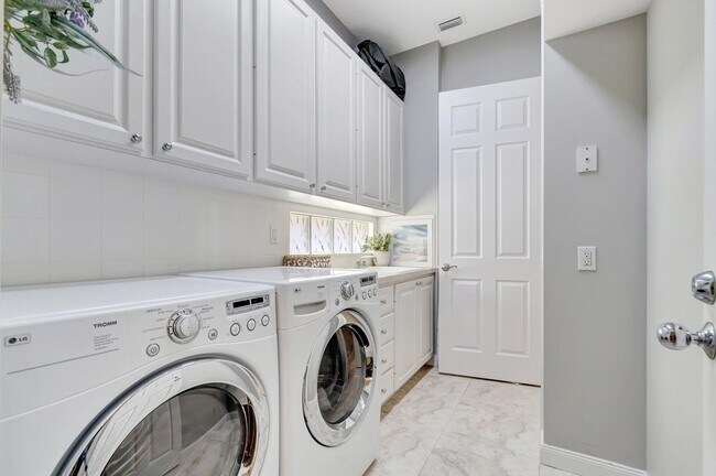 Building Photo - 8049 Nevis Pl