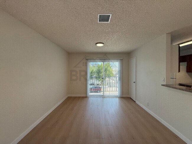 Building Photo - 14801 Delano St