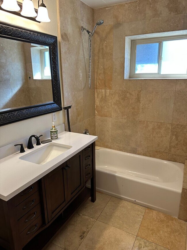 Building Photo - 3264 Holly Way