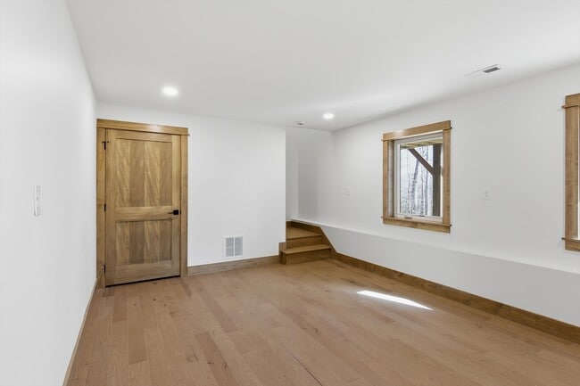 Building Photo - 106 Fairway Cir