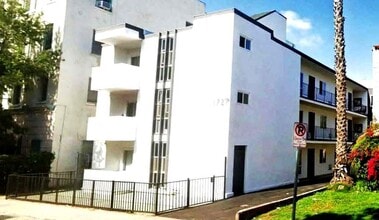 Building Photo - 1727 N Edgemont St